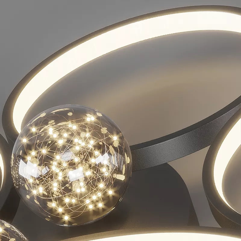 Plafonnier LED anneaux or ou noir et boule en verre